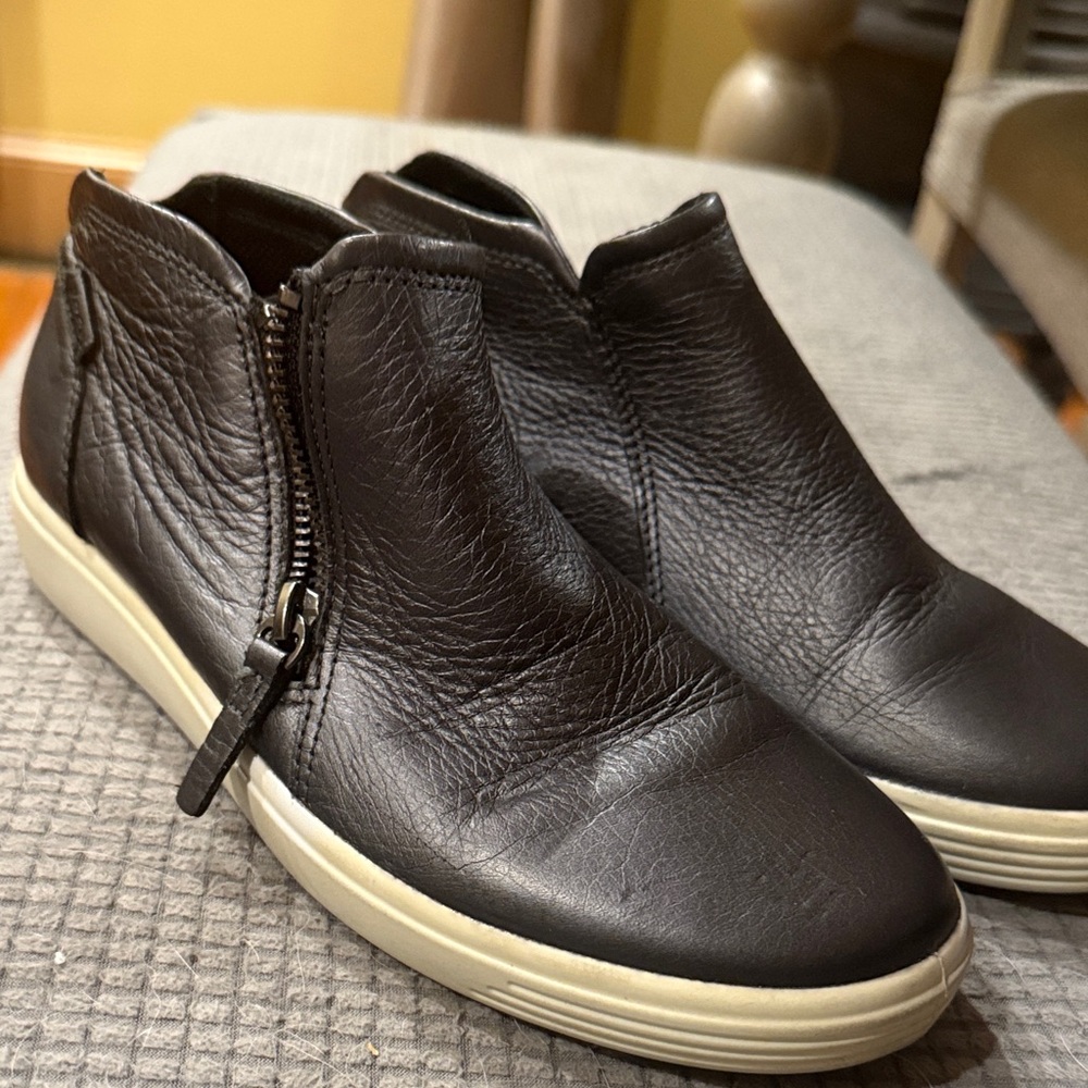 Ecco Women's Black Leather Sneakers